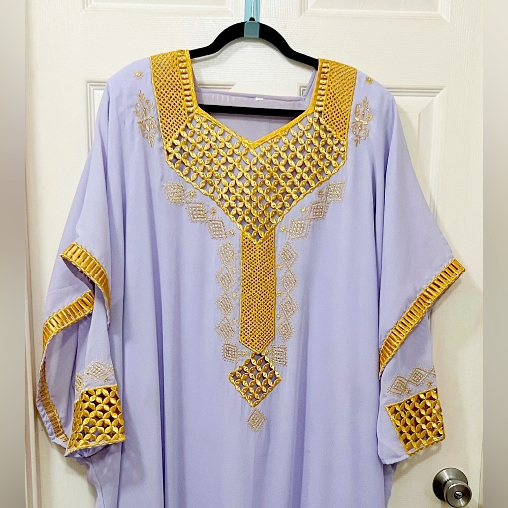 Elegant Gold Embroidered Kaftan Retro Robe, Lilac Color - Picture 4 of 7